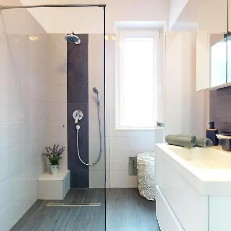 Stella- Near Center And Bacvice