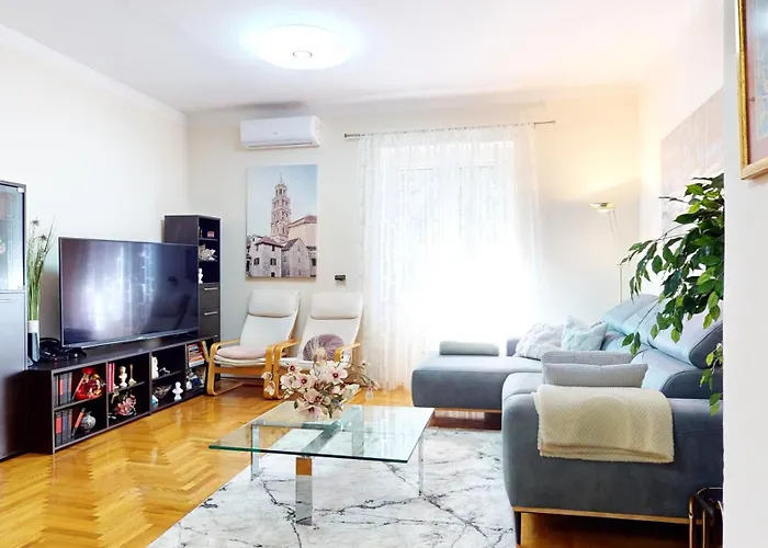 Stella- Near Center And Bacvice Appartement Split