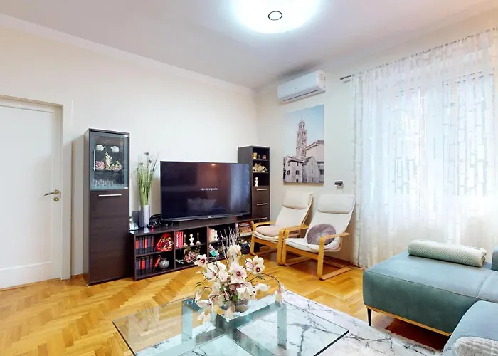 Stella- Near Center And Bacvice