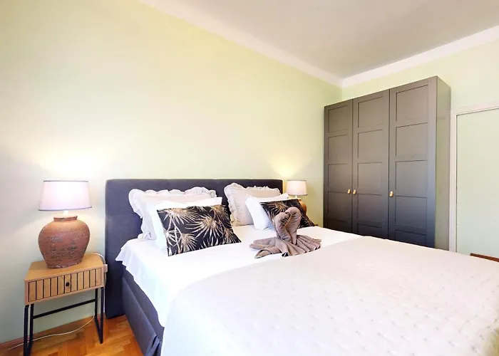 Stella- Near Center And Bacvice Appartement Split